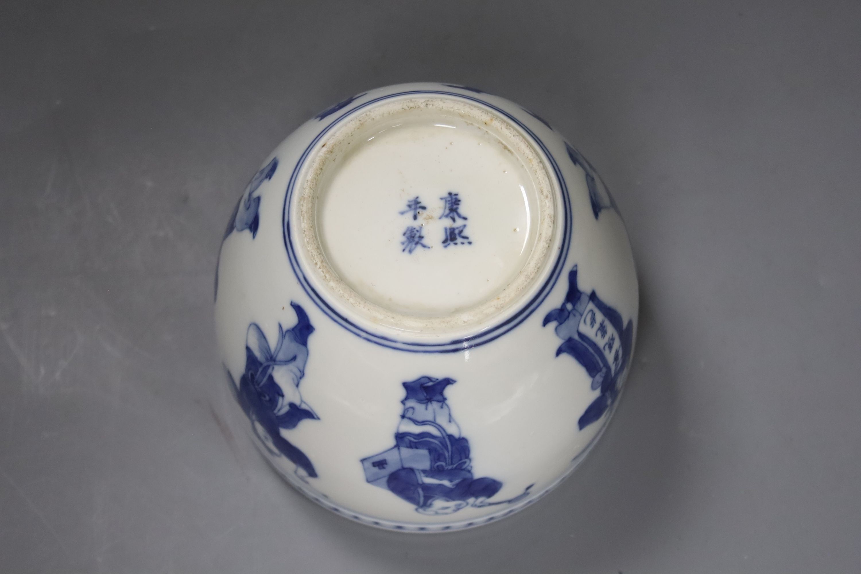 A Chinese blue and white small jardiniere 12cm